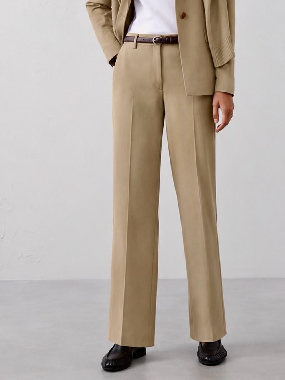 NWT! Banana Republic Khaki Tan Sculpted Straight Pant - Size 6 π3οΈβ£
